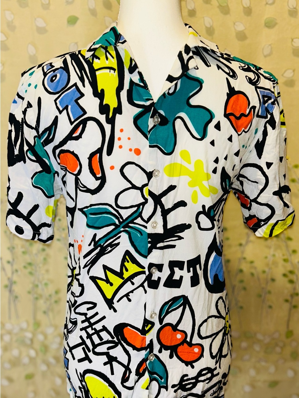 No Boundaries Graffiti Print Button Up Shirt XS Rayon Short Sleeve Cartoon Pop
